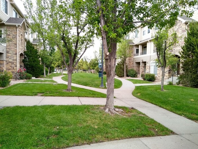 Building Photo - Beautifull Spacious 2 Bedroom 2 Bath Townh...
