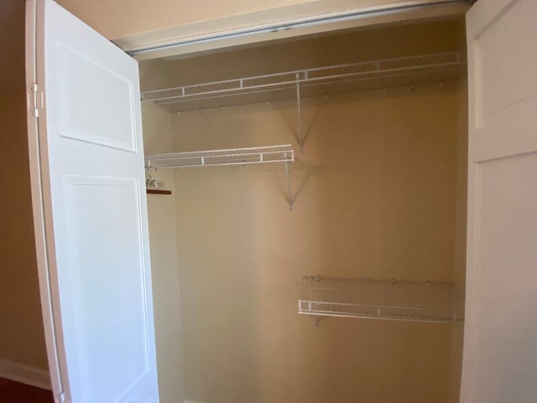 Building Photo - 512 Williams St