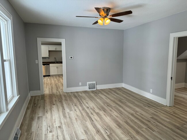 Building Photo - 3 Bedroom with a Possible 4th Bay City Ren...