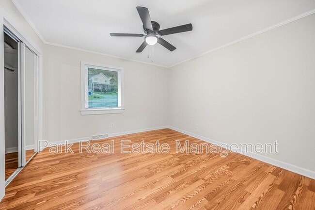 Building Photo - 221 Howell St