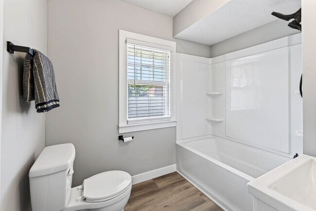 Building Photo - 4417 Poppleton Ave