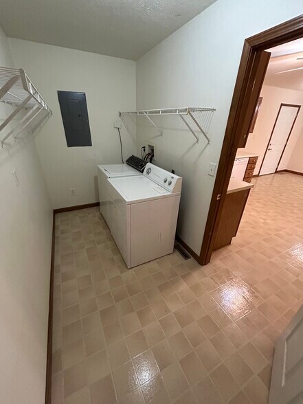 Building Photo - 303 N 4th St