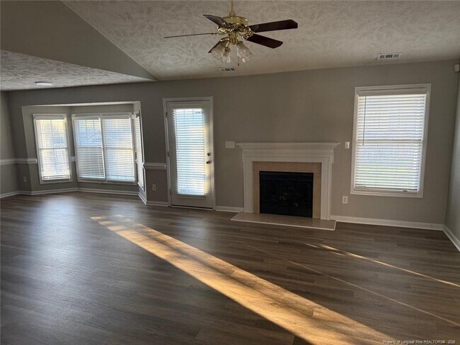 Building Photo - 8420 Deertrot Dr