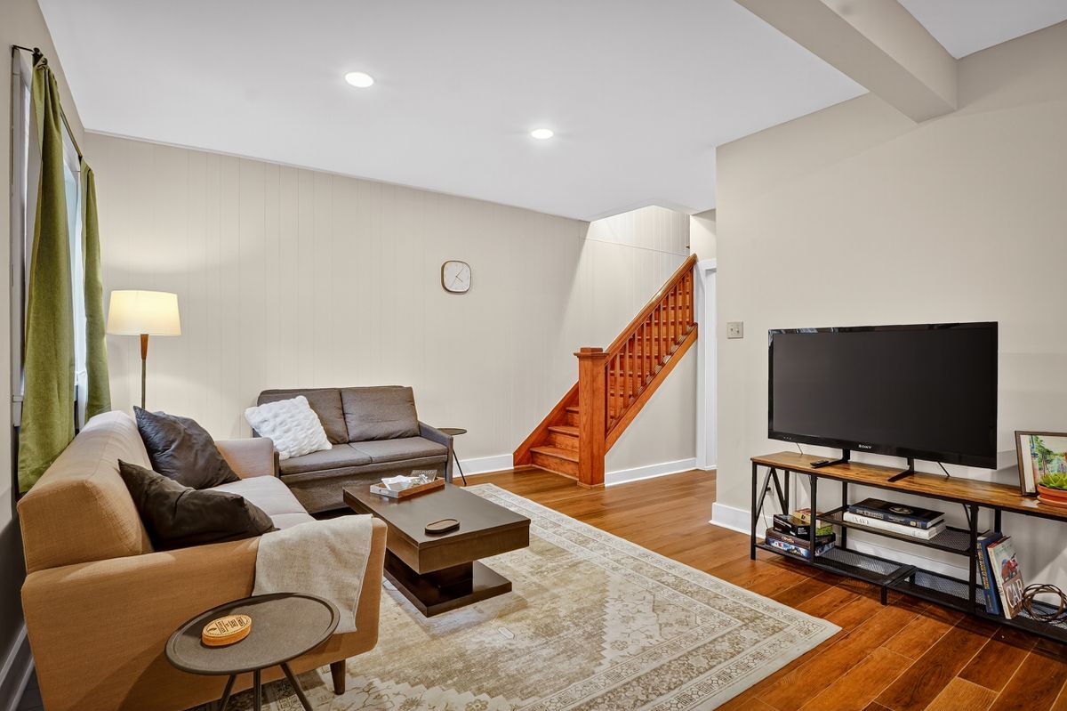 Building Photo - 3225 Mary St