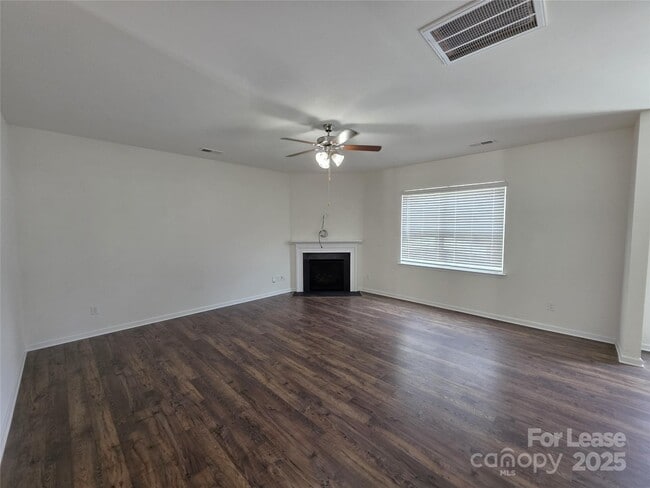 Building Photo - 2208 Apple Glen Ln