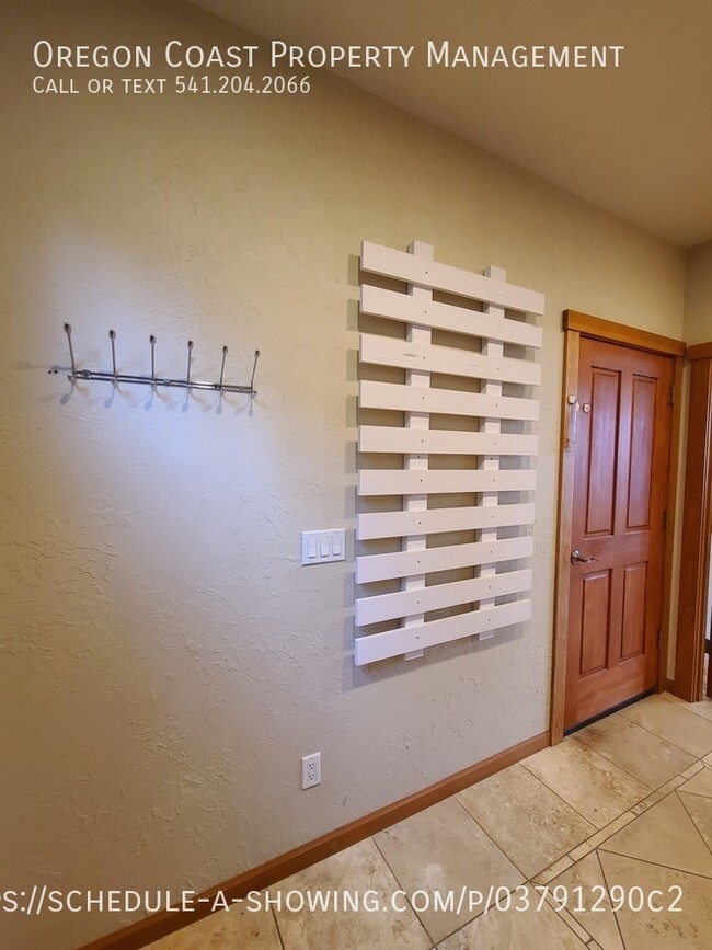 Building Photo - 961 NW Lanai Loop