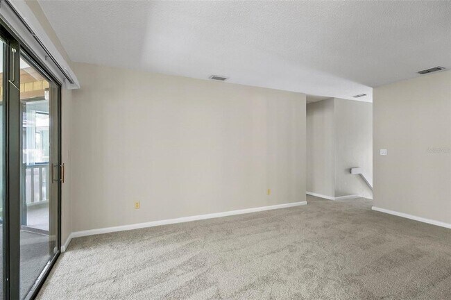 Building Photo - 14 Oakmont Ct