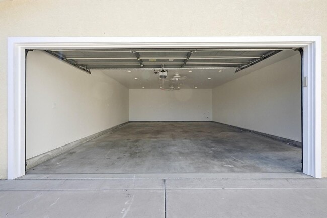 Building Photo - 1677 Sandos St