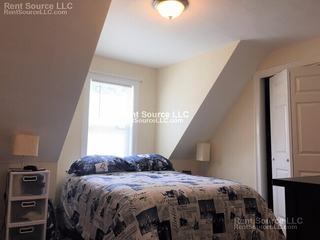 Building Photo - 15 Sargent Ave