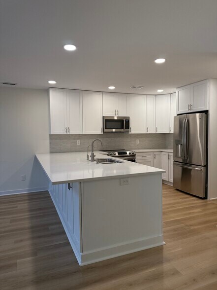 Building Photo - 5935 Inland Greens Dr