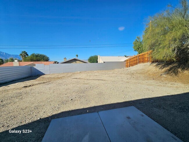 Building Photo - CHARMING NEWER CONTEMPORARY 3 BED/2 BATH A...