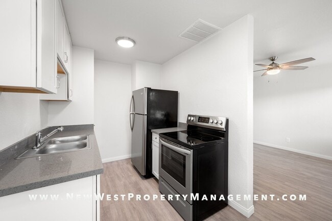 Building Photo - Light and bright Sherman Heights 1 Bedroom...