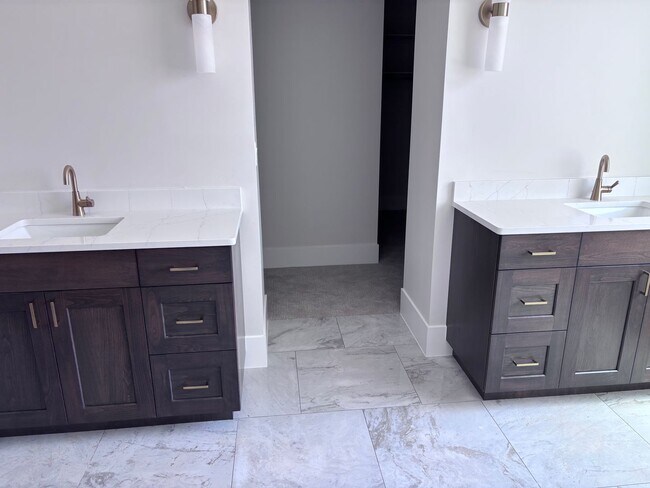 Building Photo - Brand New 3 bed plus office/2.5 bath in beautiful Coral Canyon!