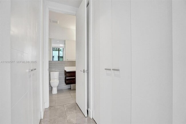 Building Photo - 301 Altara Ave