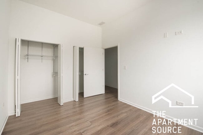 Building Photo - 2550 S Wabash Ave