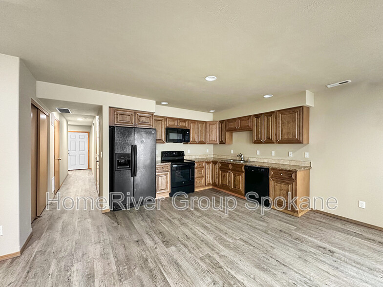Building Photo - 2714 N Fox Rd