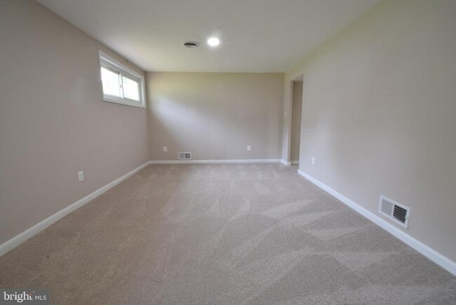 Building Photo - 13602 Athania St