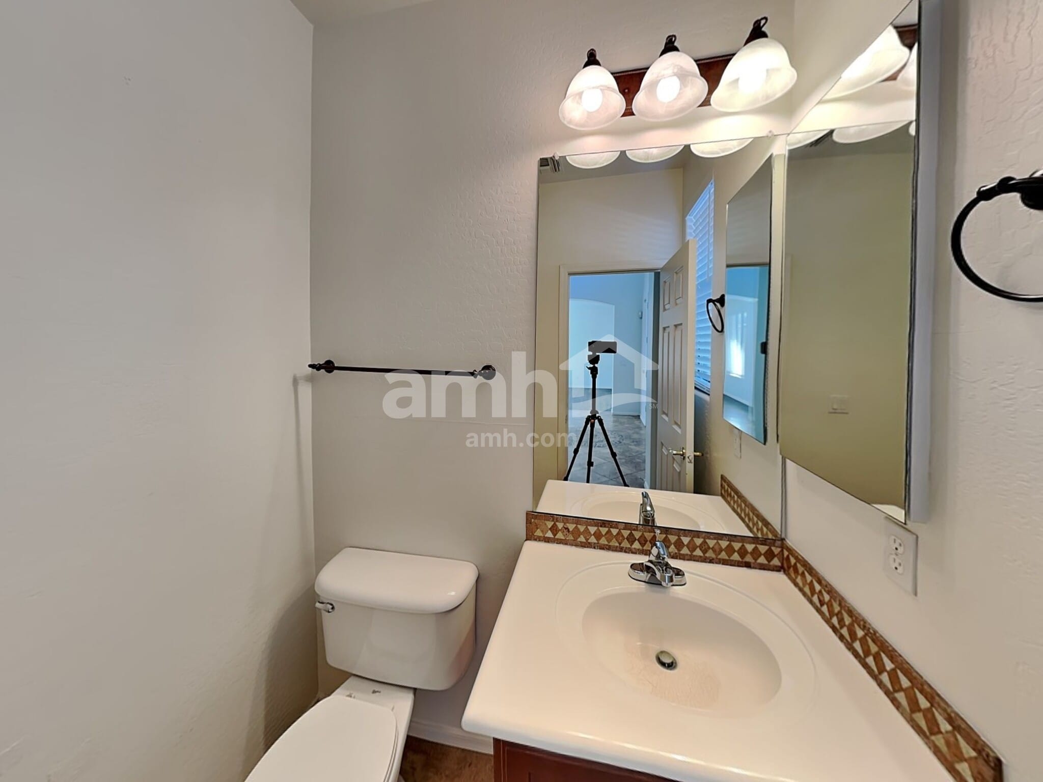 Building Photo - 14223 W Jenan Dr