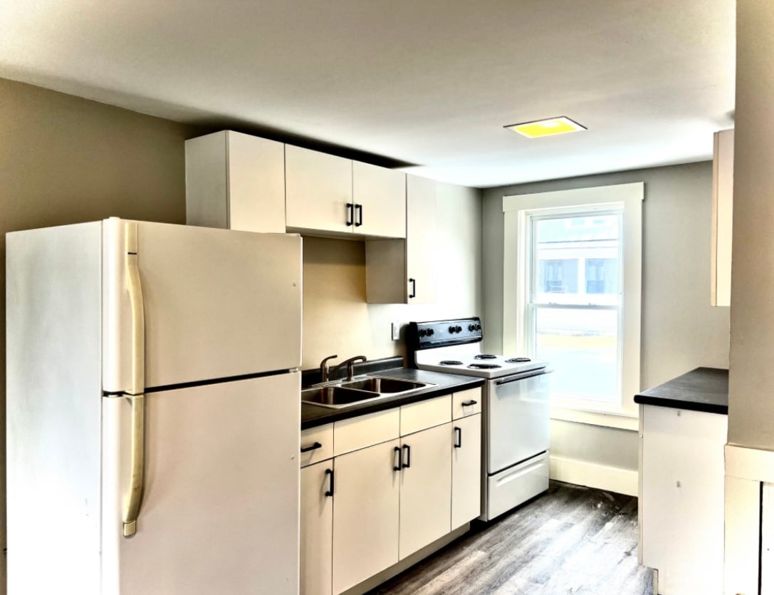 Kitchen - 145 Hanover St