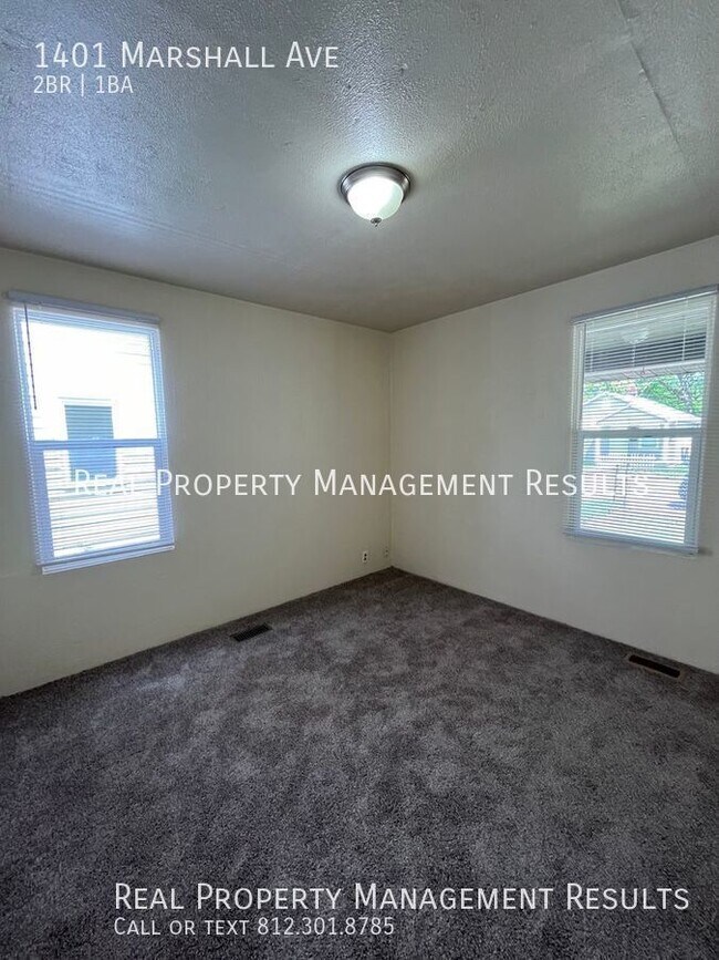 Building Photo - 2 Bedroom, 1 Bath House East Side