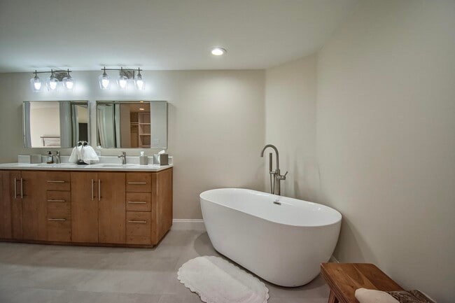 Building Photo - 7248 Clunie Pl
