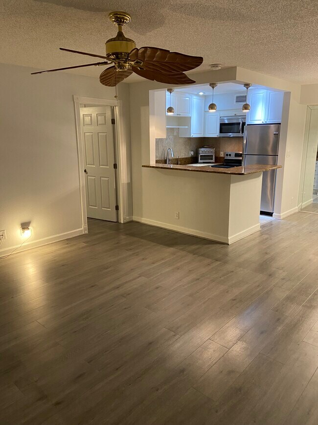 Building Photo - 706 SE 2nd Ave