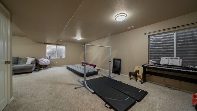 Building Photo - Immaculate 5 Bedroom Home in Wolf Ranch