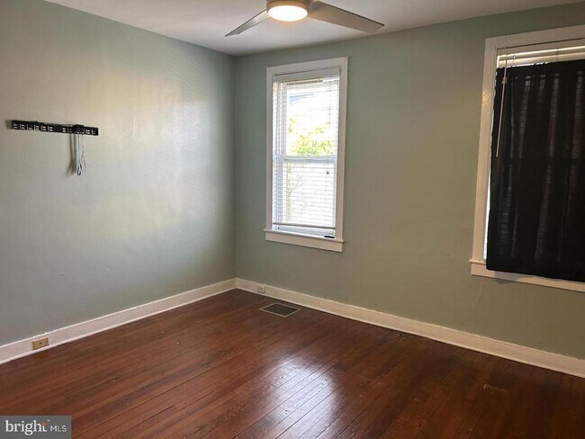 Building Photo - 124 W Hamburg St