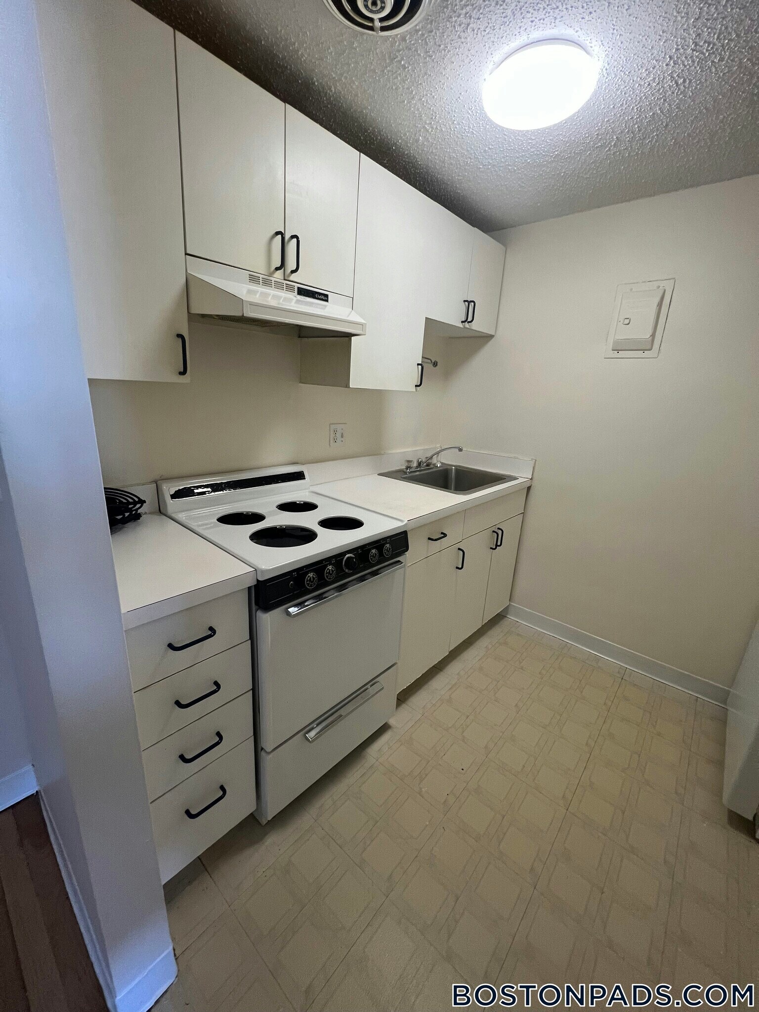 Building Photo - 20 Riverside St