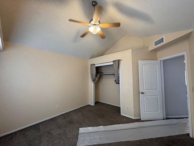 Building Photo - WEST SIDE HOME FOR RENT