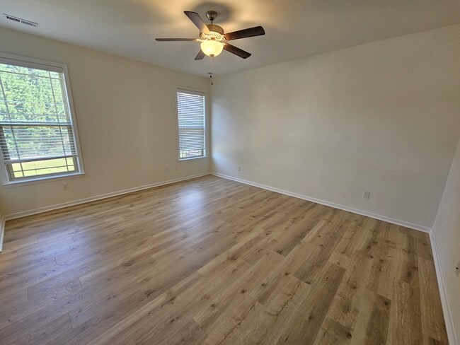 Building Photo - 185 Bur Oak Dr