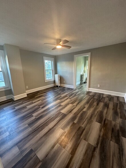 Building Photo - 3083 E Derbyshire Rd