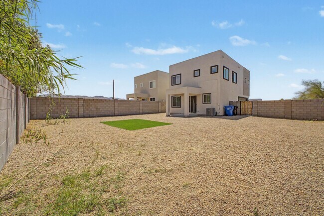 Building Photo - 136 W Latona Rd