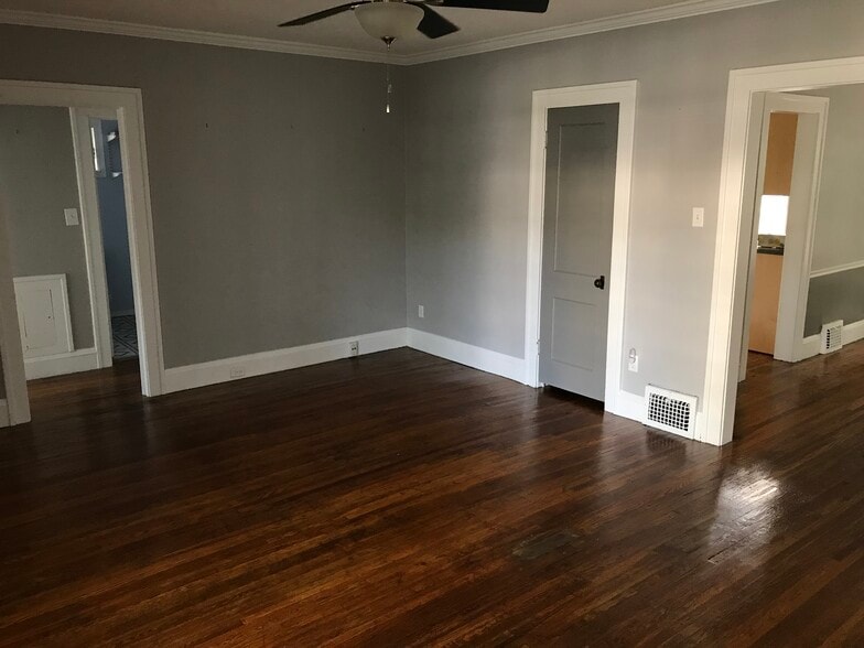 Building Photo - 1533 Warren Rd