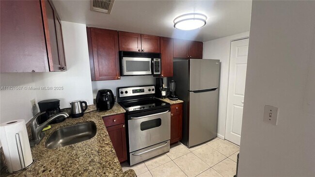 Building Photo - 770 Claughton Island Dr