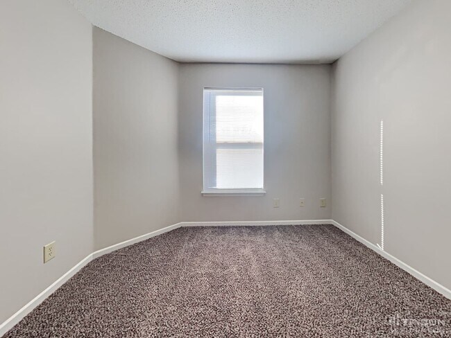 Building Photo - 2376 Bridlewood Dr