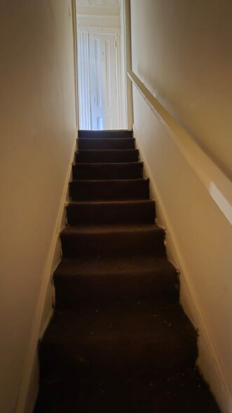 Building Photo - 83 Garside St