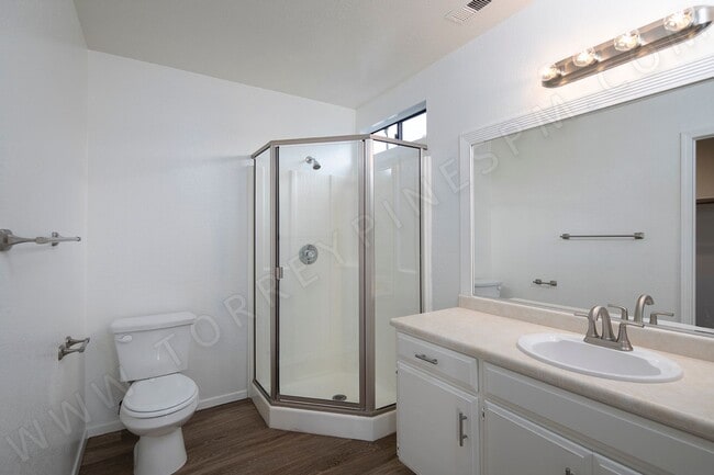 Building Photo - OPEN HOUSE: 12/13 1-2PM ~ 3BR Townhome with Garage, 1 BLOCK from Ocean!