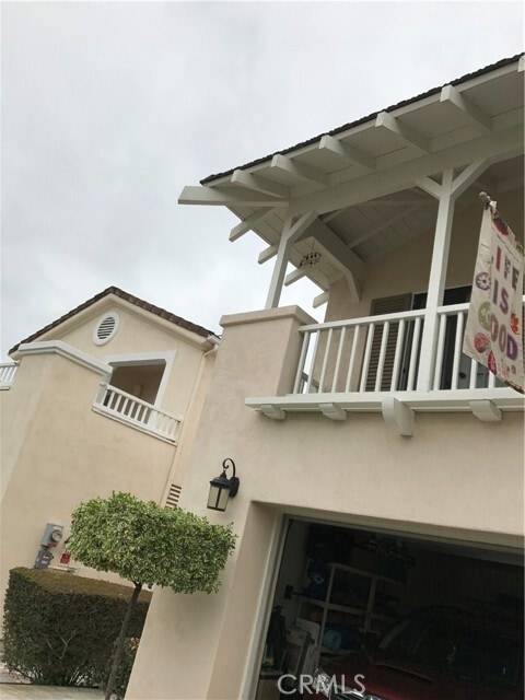 Building Photo - 44 Blanco