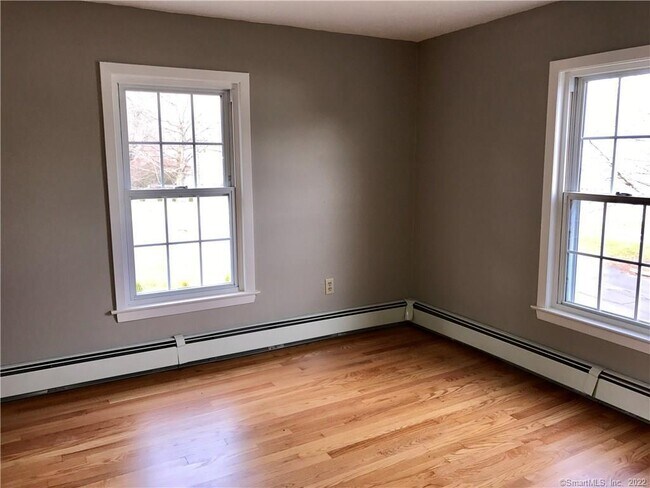 Building Photo - 642 Mixville Rd