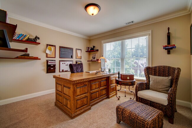 Building Photo - 5 BR, 3 BA Home Quiet Cul de Sac, Convenie...