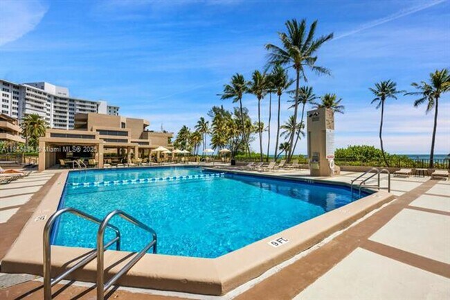 Building Photo - 251 Crandon Blvd