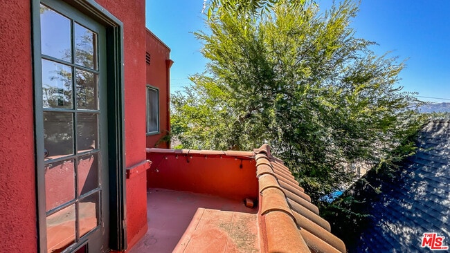 Building Photo - 1024 Coronado Terrace