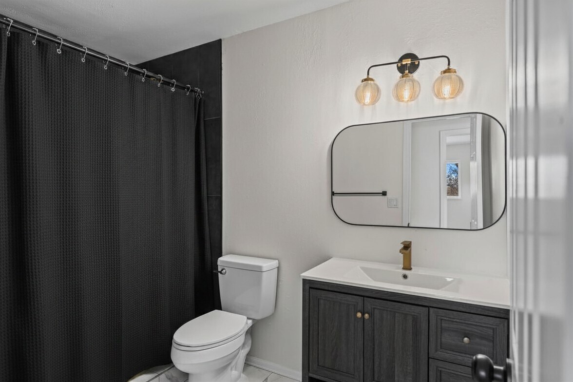 2nd full bath - 3204 Valley Hi Ave