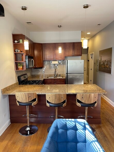 Building Photo - 2025 W Erie St