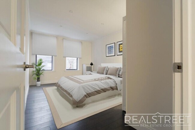 Building Photo - 2 Bed In Prime Brooklyn Heights