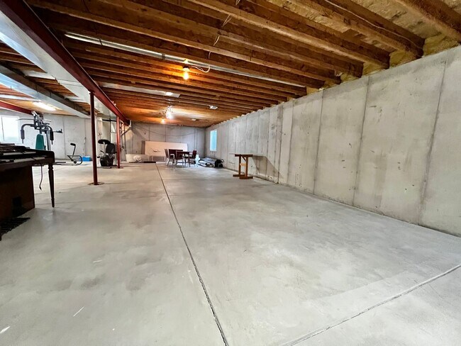 Building Photo - Charming 3-Bedroom Windsor Home: Comfort, Style, and Convenience Await!