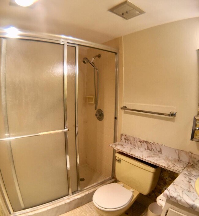 Building Photo - 9 Golfs Edge