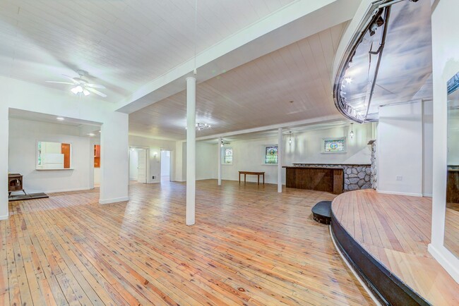 Building Photo - 2218 Arlington Ave