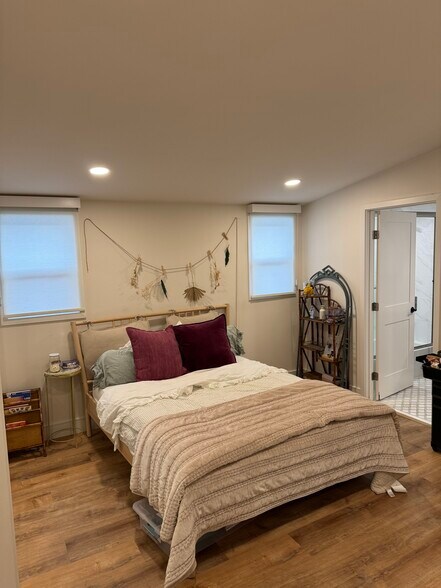 Building Photo - 511 Poinsettia Ave